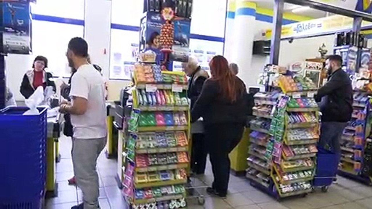 Γκάλοπ στην αγορά της Λαμίας για το τριήμερο τη...