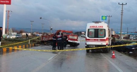 Kamyonete Çarpan Otomobilde Bulunan 3 Uzman Çavuş Hayatını Kaybetti