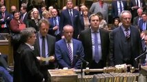 May regresa a Reino Unido para convencer al Parlamento
