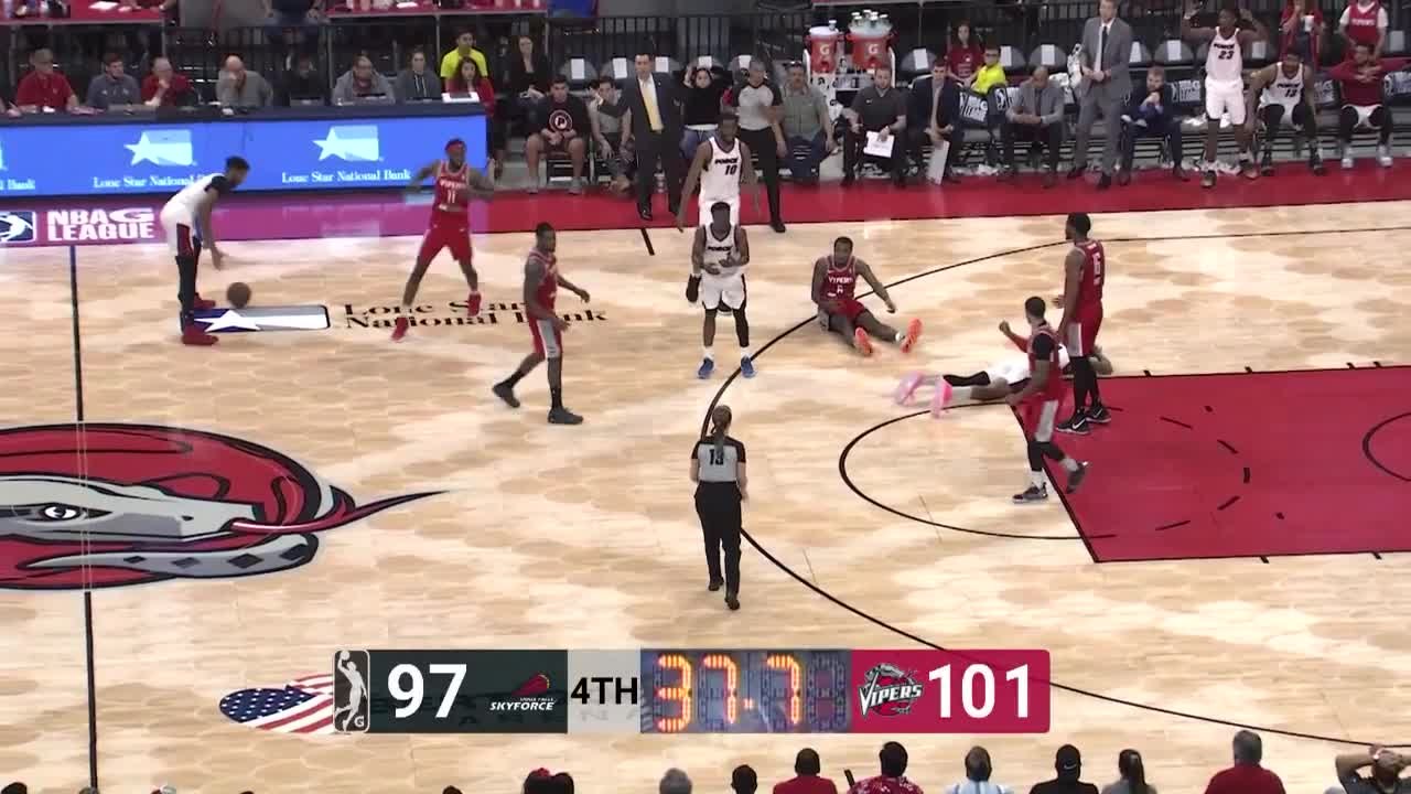 Gary Clark Posts 13 points & 11 rebounds vs. Sioux Falls Skyforce