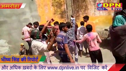 यहाँ अनोखे अंदाज में मनाई जाती है होली, पुरानी परम्परा निभाते चले आ रहे हैं अमरोहा जिले के लकड़हैट मे