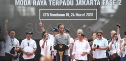 Jokowi Ajak Warga Acungkan Jari di Peresmian MRT