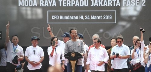 Jokowi Ajak Warga Acungkan Jari di Peresmian MRT