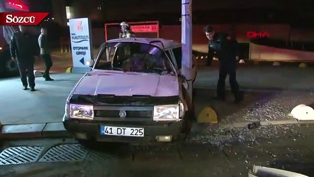 Kadıköy'de 14 yaşındaki çocuğun kullandığı araç kaza yaptı