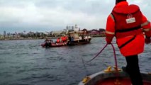 Kadıköy'de karaya oturan teknedeki 6 kişi kurtarıldı - İSTANBUL