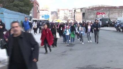Yenikapı'da Miting Alanında Önlerden Yer Kapma Koşusu