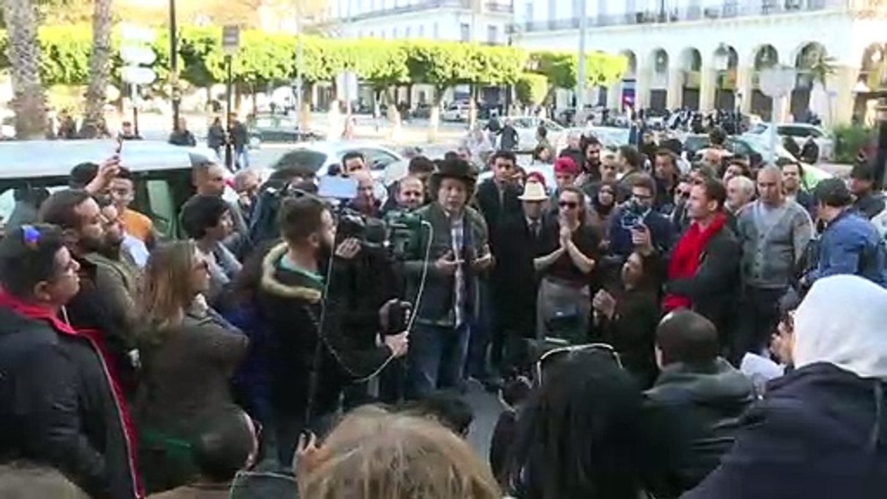 Artists encourage dialogue and debate in Algiers