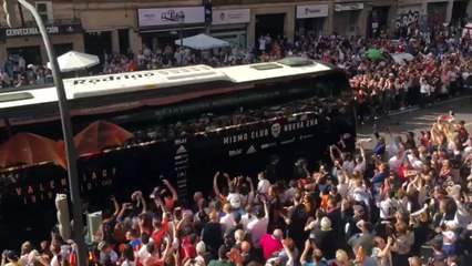 Llegada del Equipo de Leyendas del Valencia a Mestalla