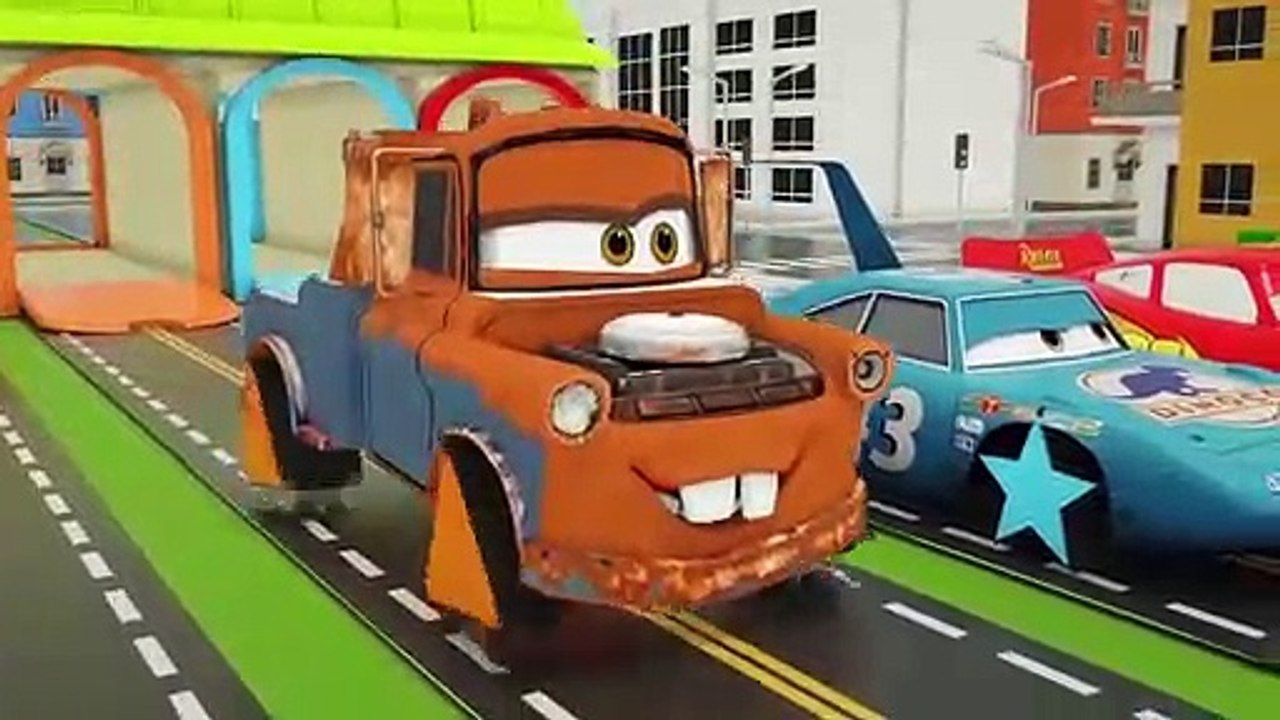 Hélicoptère Mcqueen Sauter dans le Bain de Couleur, d'Apprendre les Couleurs avec la Magie des Liquides pour les Enfants, les tout-petits