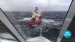El crucero noruego averiado entra en puerto tras una compleja evacuación parcial