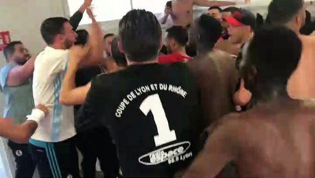 R3 (15ème journée) - La joie du vestiaire de l'ES TRINITE après la victoire contre le CALUIRE SC