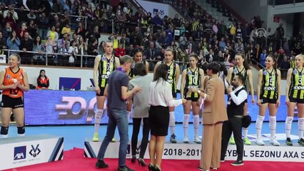 Eczacıbaşı VitrA kupasını aldı - İZMİR