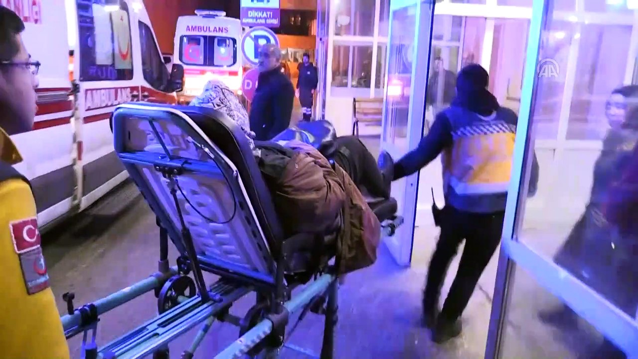 Tır, yolcu otobüsü ve otomobilin karıştığı trafik kazası: 11 yaralı (2) - ERZİNCAN