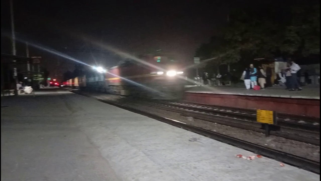 4 in 1] NIGHT CRACKERS OF INDIAN RAILWAYS  Malwa+UP Sampark Kranti+UA Toofan+ Nanda DEvi Express