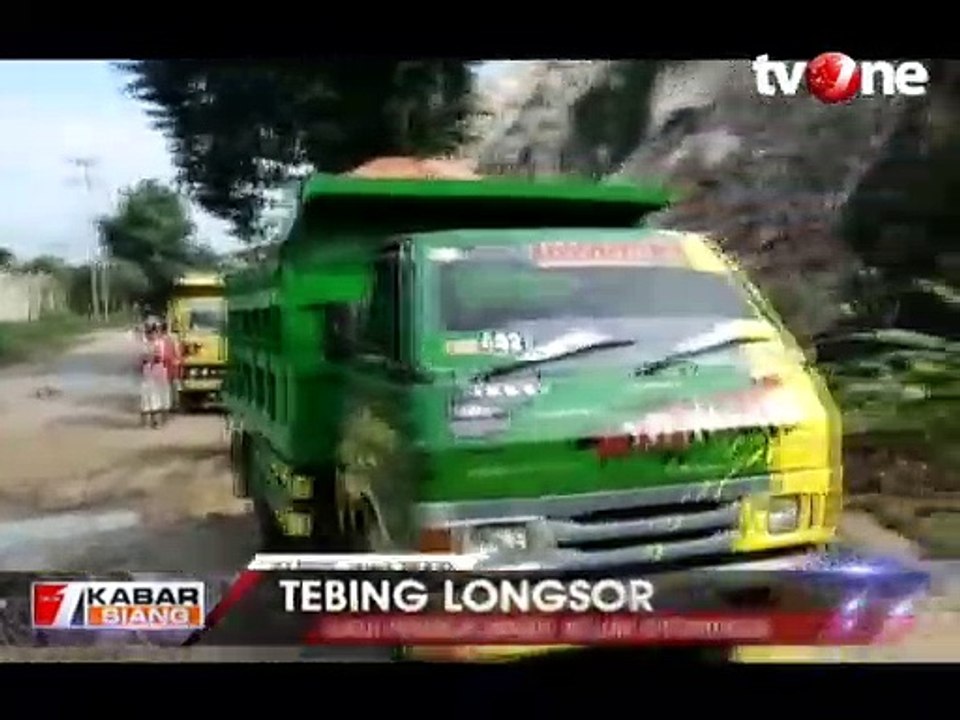 Ngeri, Detik-detik Tebing 50 Meter Longsor Timpa Pekerja!