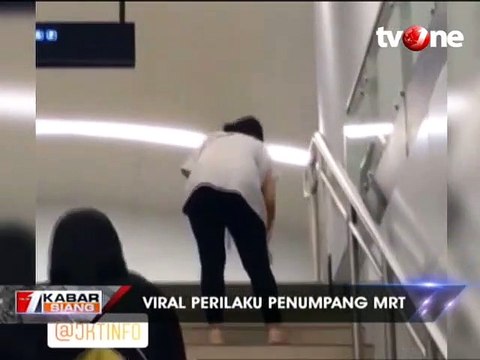 Viral Wanita Punguti Sampah di Stasiun MRT