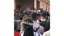 UNN Students Receiving PHY 111 Lecture Outside Because The Hall Wasn’t Opened On Time By The Janitor (Watch Video)