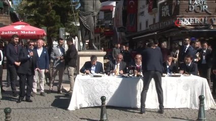 Dışişleri Bakanı Mevlüt Çauşoğlu, Kalekapı Esnafıyla Buluştu