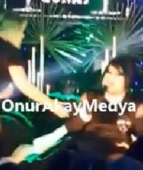 Bülent Ersoy o kadına neden mikrofonla vurdu