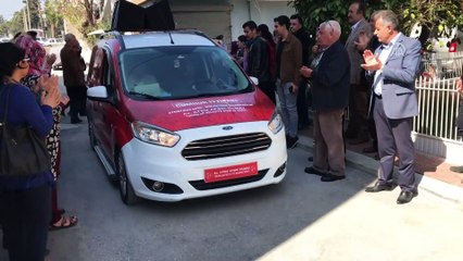 İlçe başkanlarından biri araç sürüyor diğeri anons yapıyor - MERSİN