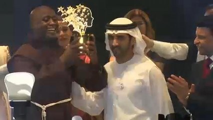 Árvákat oktató kenyai tanáré a pedagógusok Nobel-díja