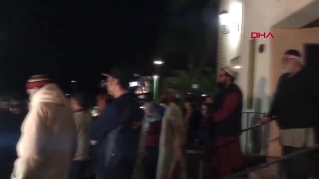 Dha Dış ' ABD'de Camide Yangın... Otoparkta 'yeni Zelanda Saldırısına' İlişkin Not Bulundu