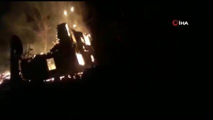 Kastamonu'da İki Katlı Ahşap Ev, Alevlere Teslim Oldu