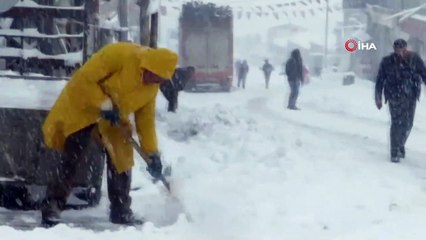 Van Başkale’de Yoğun Kar Yağışı, Okullar Tatil Edildi