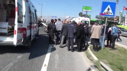 Düzce Aydınlatma Direğine Çarpan Otomobilden Yola Fırladı