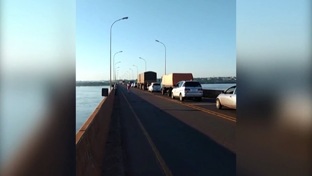 Ponte Ayrton Senna é bloqueada por índios