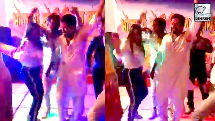 भोजपुरी होली मिलन समारोह में 'गोरी तोरी चुनरी बा लाल' गाने पर जमकर नाचे कलाकार