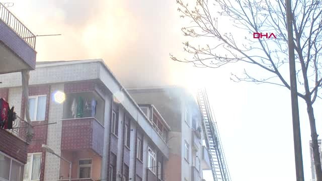 İstanbul Güngören'de Bir Binanın Çatısında Yangın 2