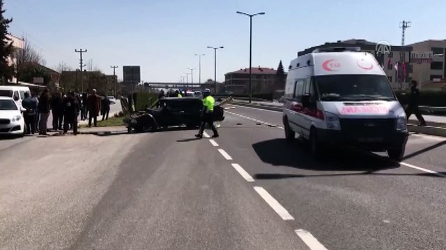 Aydınlatma direğine çarpan otomobilin sürücüsü öldü - DÜZCE