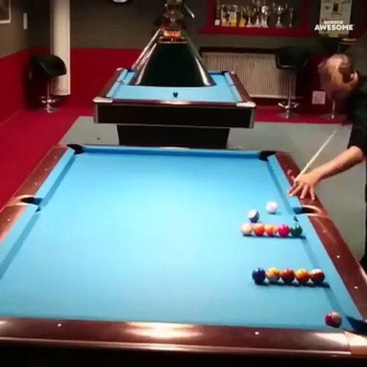 Vous n'avez jamais vu aucun homme aussi habile de sa queue au billard