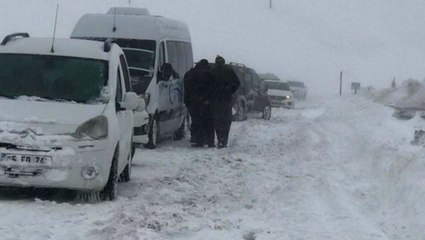 Van-Hakkari Karayolunda Çığ Düştü! Olay Yerine Kurtarma Ekipleri Sevk Edildi