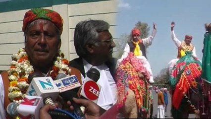 ऊंट पर बैठकर नामांकन कराने गए निर्दलीय प्रत्याशी, बताई वजह