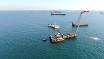 İstanbul- Yarı Batık Geminin Sökümü İçin Deniz Üzerine Vinç Kuruldu