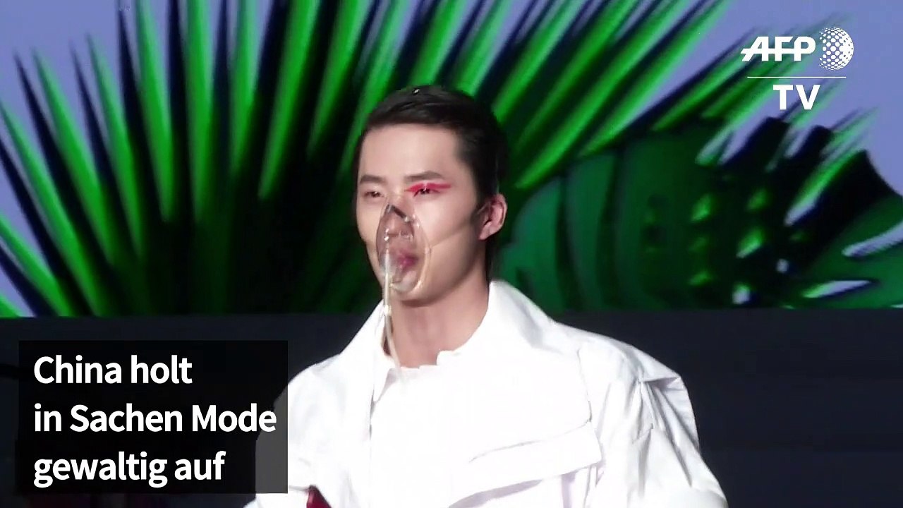 Junge Designer zeigen Entwürfe auf Fashion Week in Peking