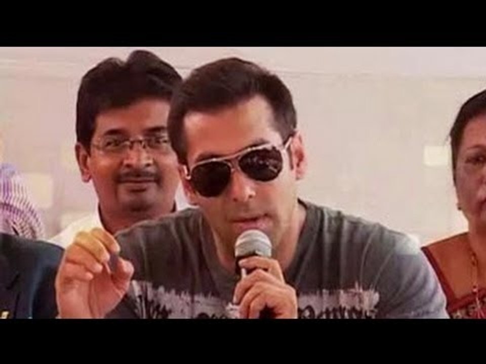 Salman Khan is Mr Helpful