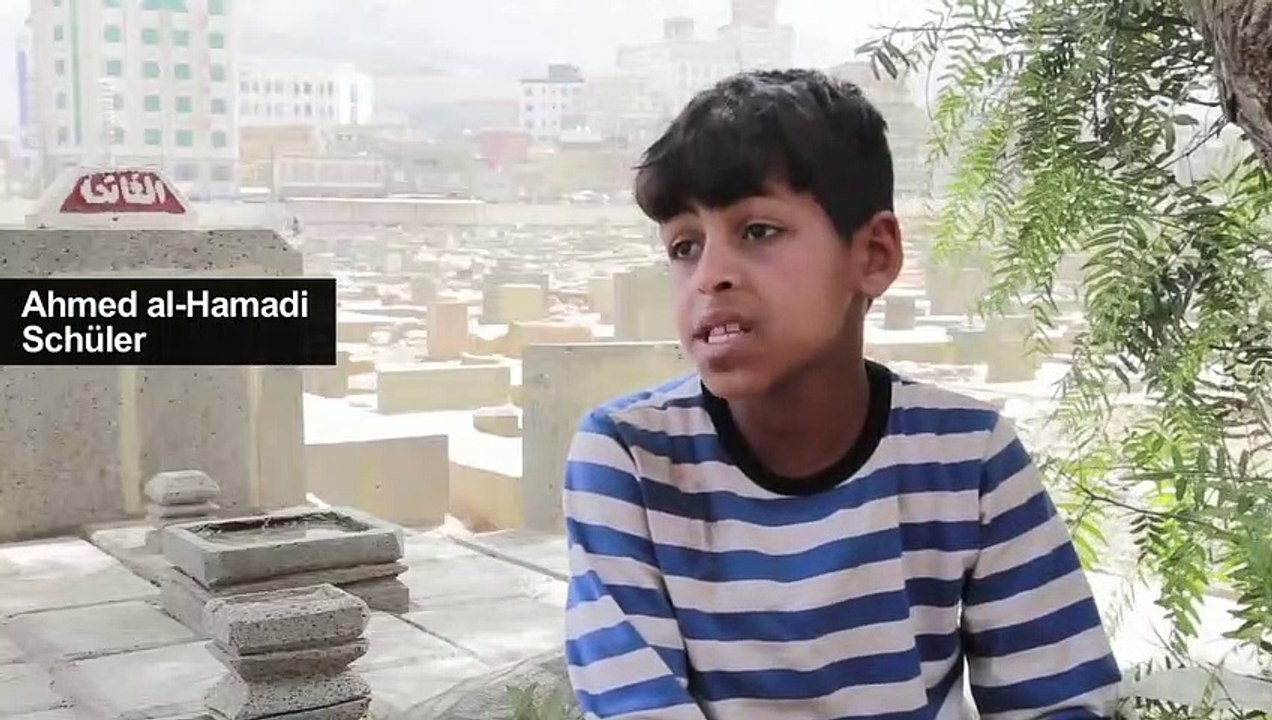 Kinder im Jemen arbeiten auf Friedhof