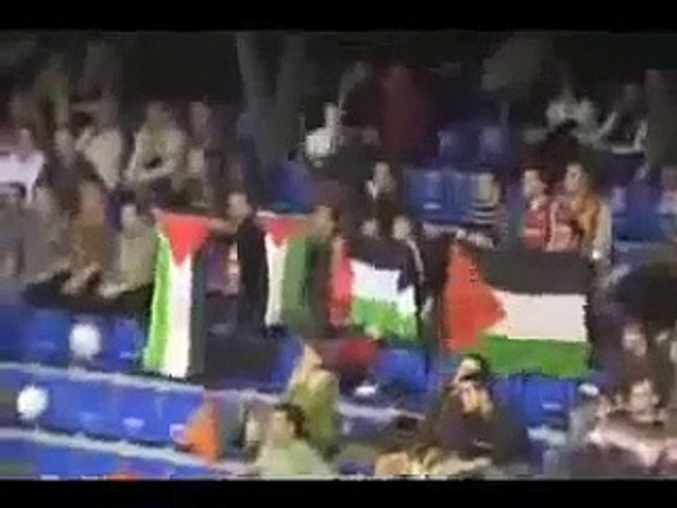 ‫مافعله جمهور برشلونه مع الفريق الاسرائيلي‬