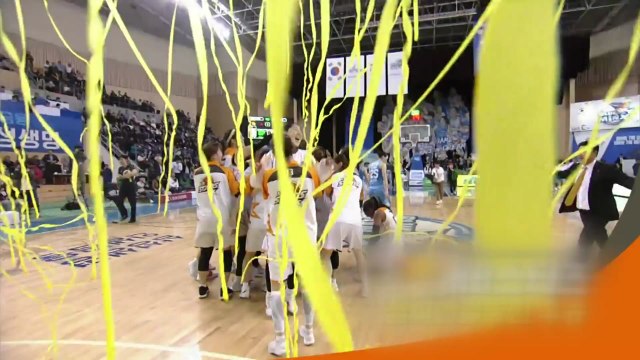 여자농구 KB, 창단 56년 만에 감격의 첫 챔프전 우승 / YTN