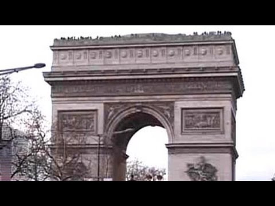 World influential cities: Paparazzi in Paris