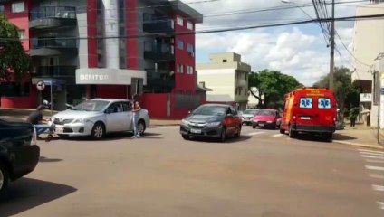 Corolla e Ranger batem em cruzamento no Centro