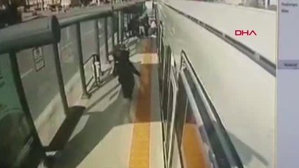 Gaziantep Tramvayda Fenalaşan Yolcuya İlk Müdahaleyi Vatman Yaptı