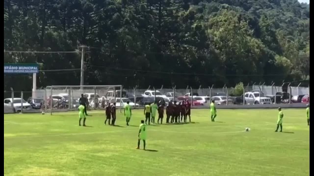 Confira o gol de falta de Alex pelo time master do Coxa!