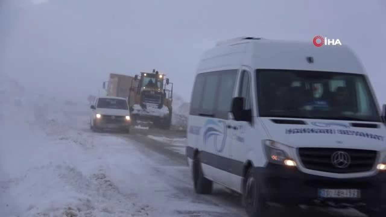 Van-Hakkari Karayolu Ulaşıma Açıldı, Araçlara Geçiş İzni Verilmiyor