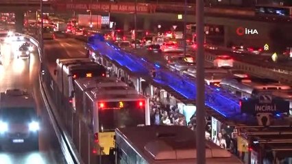 Metrobüs Yoluna Giren Şahıs Yaralandı