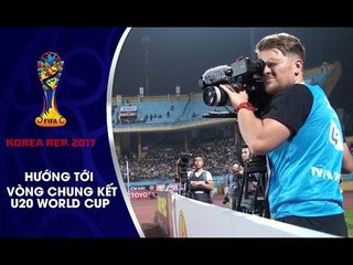 PHÓNG VIÊN FIFA TV BẤT NGỜ BỞI SỰ CUỒNG NHIỆT CỦA NGƯỜI HÂM MỘ VIỆT NAM