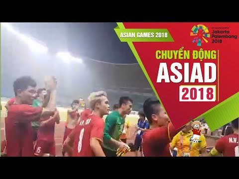 ĐT Olympic Việt Nam ăn mừng cùng CĐV sau thành tích lần đầu lọt vào Tứ kết ASIAD | VFF Channel